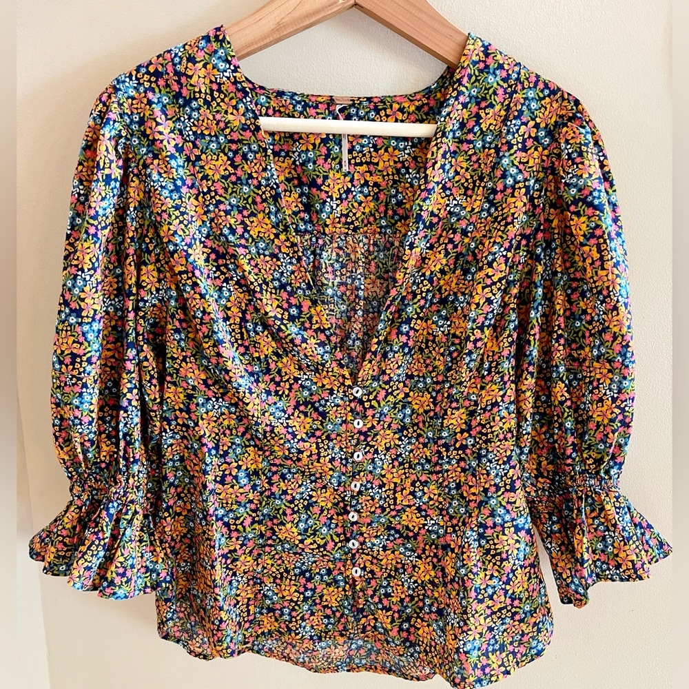 Free People Size Medium Floral Button Down Top Excellent Condition